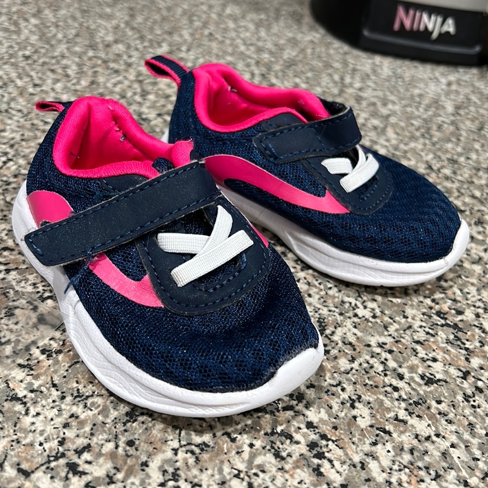 Wonder nation tennis shoes